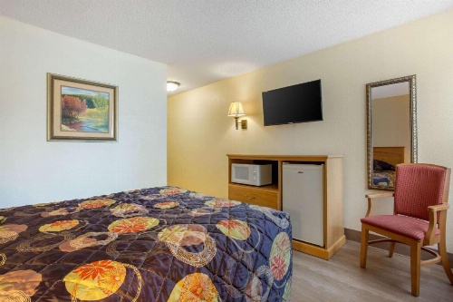 Rodeway Inn Asheville image 5
